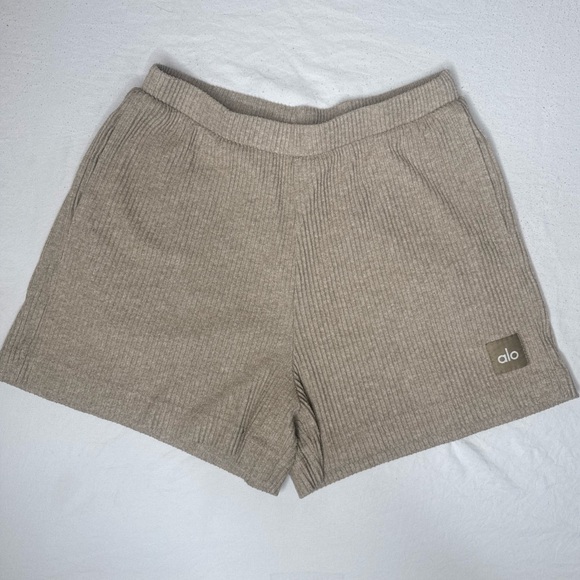 Alo Yoga Muse Shorts Ribbed Knit Light Tan Workout Athletic Lounge Gym Medium - Picture 2 of 6